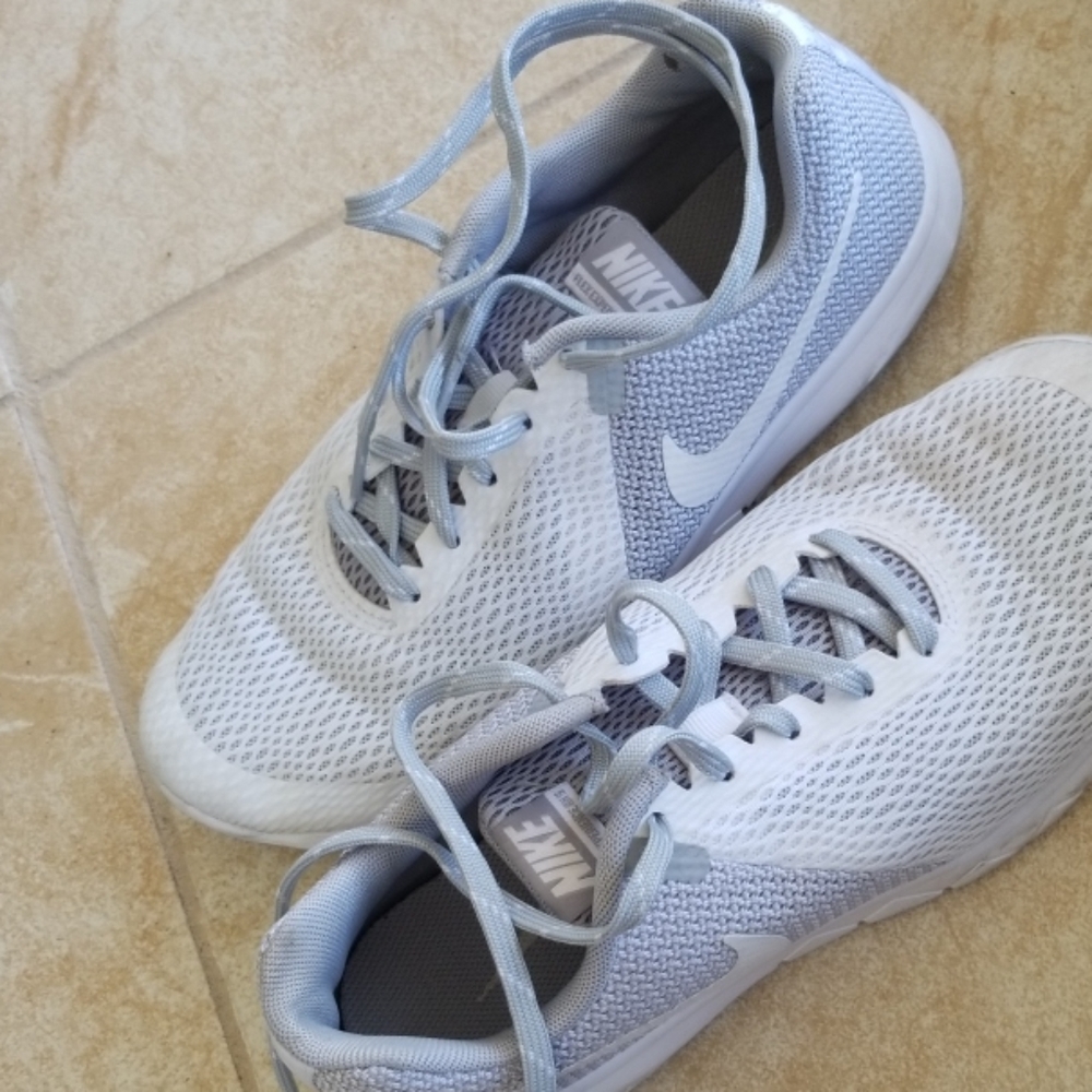 Womens Nike 7.5